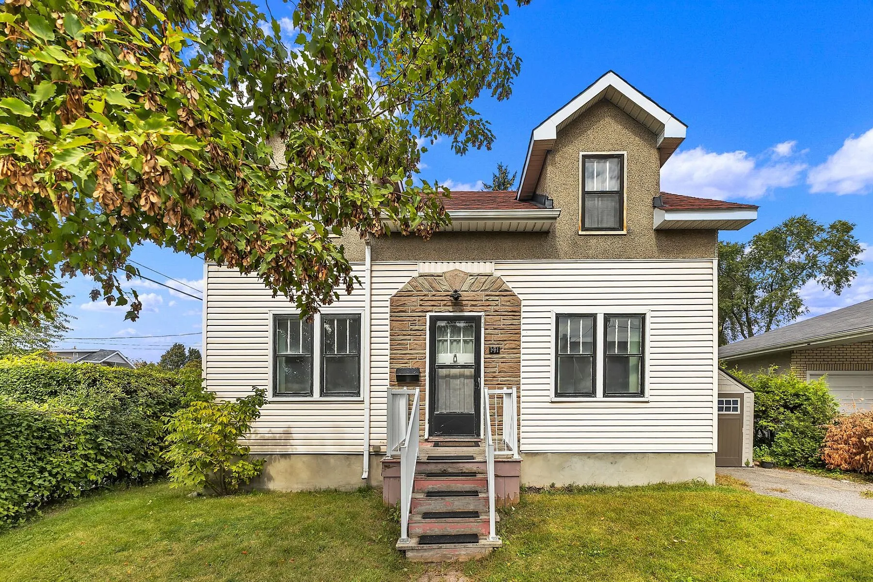 141 Rue Broadway E. — photo 1