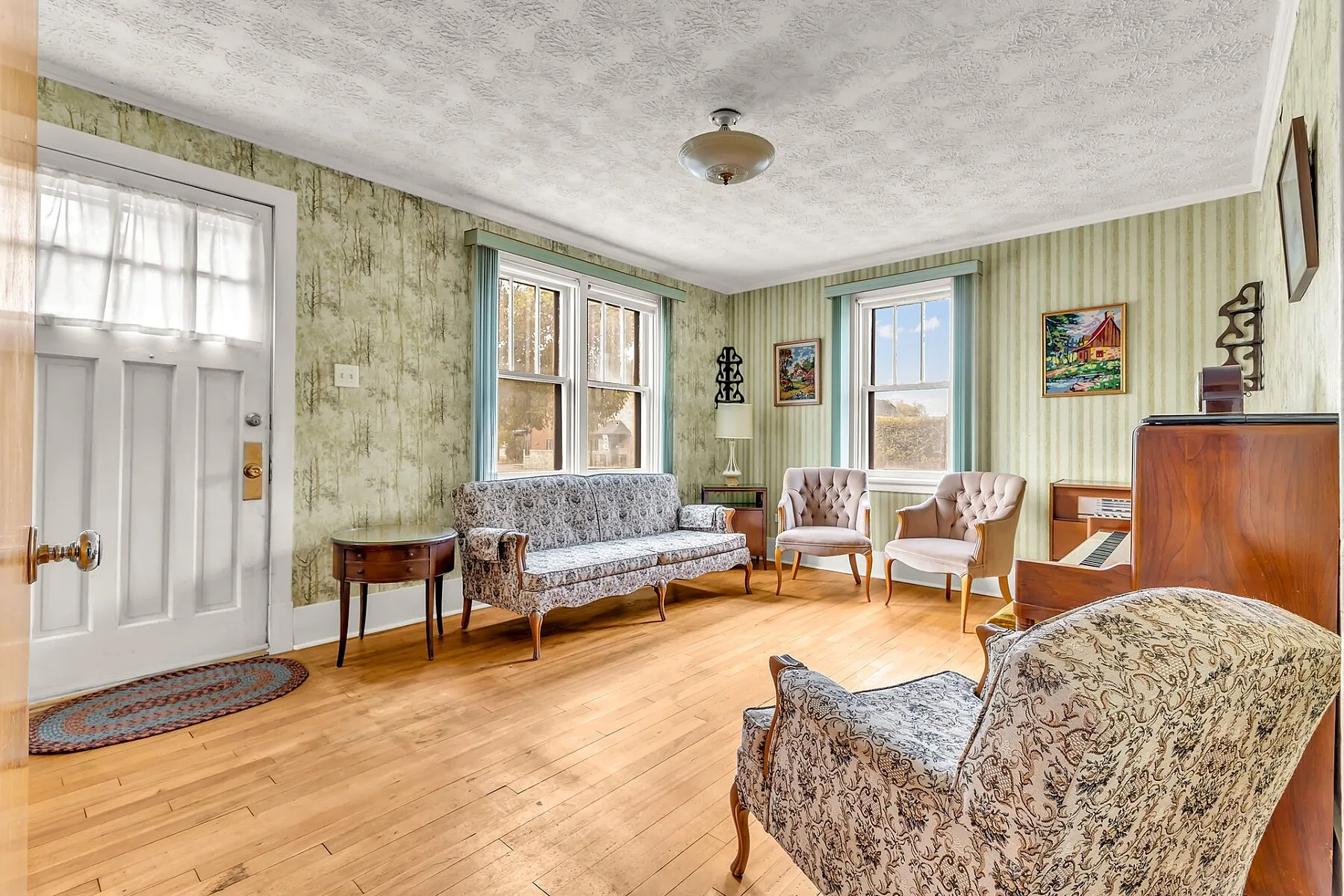 141 Rue Broadway E. — photo 3