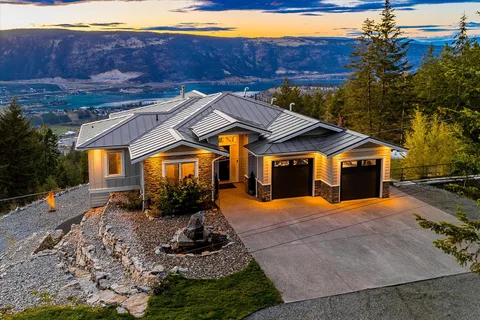 6022 Oyama Lake Road, Lake Country