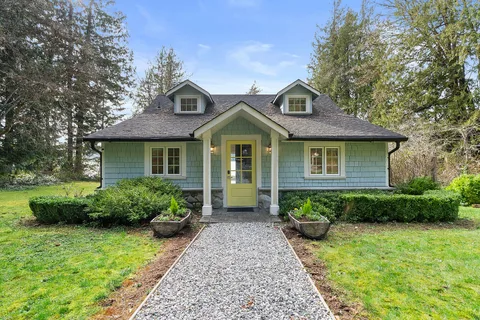 6129 Sechelt Inlet Road, Sechelt