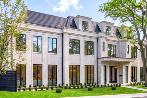 170 Forest Hill Rd, Toronto