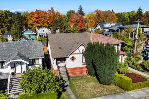 3433 12th Avenue W, Vancouver