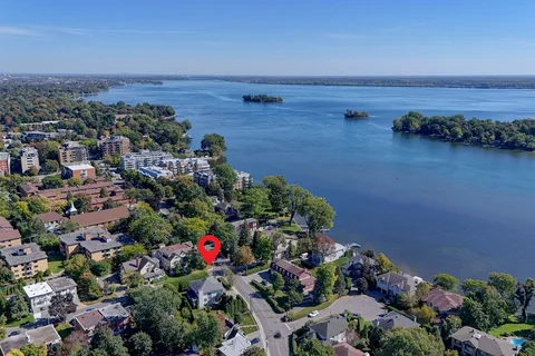 965 Ch. du Bord-du-Lac-Lakeshore, Dorval