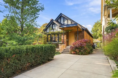 16 Sunnybrook Rd, Toronto