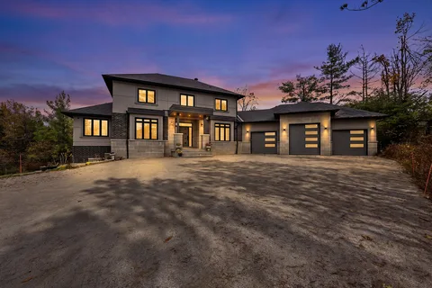 9417 91 County Road, Clearview
