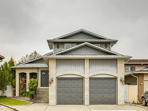 131 SANDSTONE Place NW, Calgary