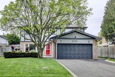 2225 Medhat Dr, Mississauga